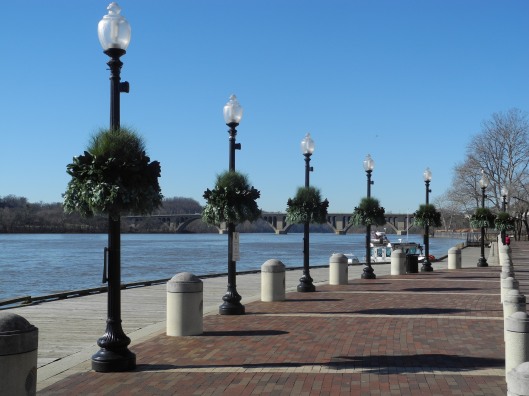 Potomac River walkway 