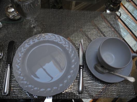 Silver white and mirror table setting