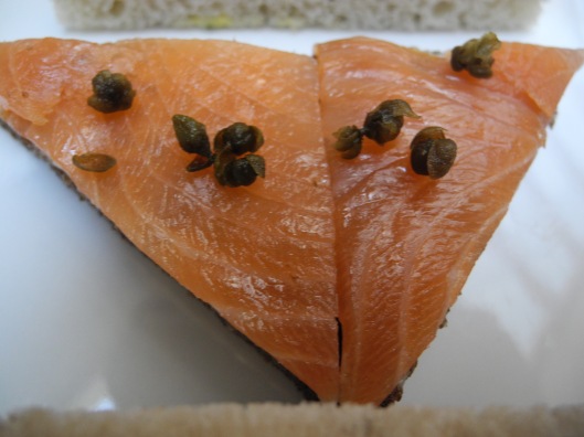 Salmon sandwich with fried Capers